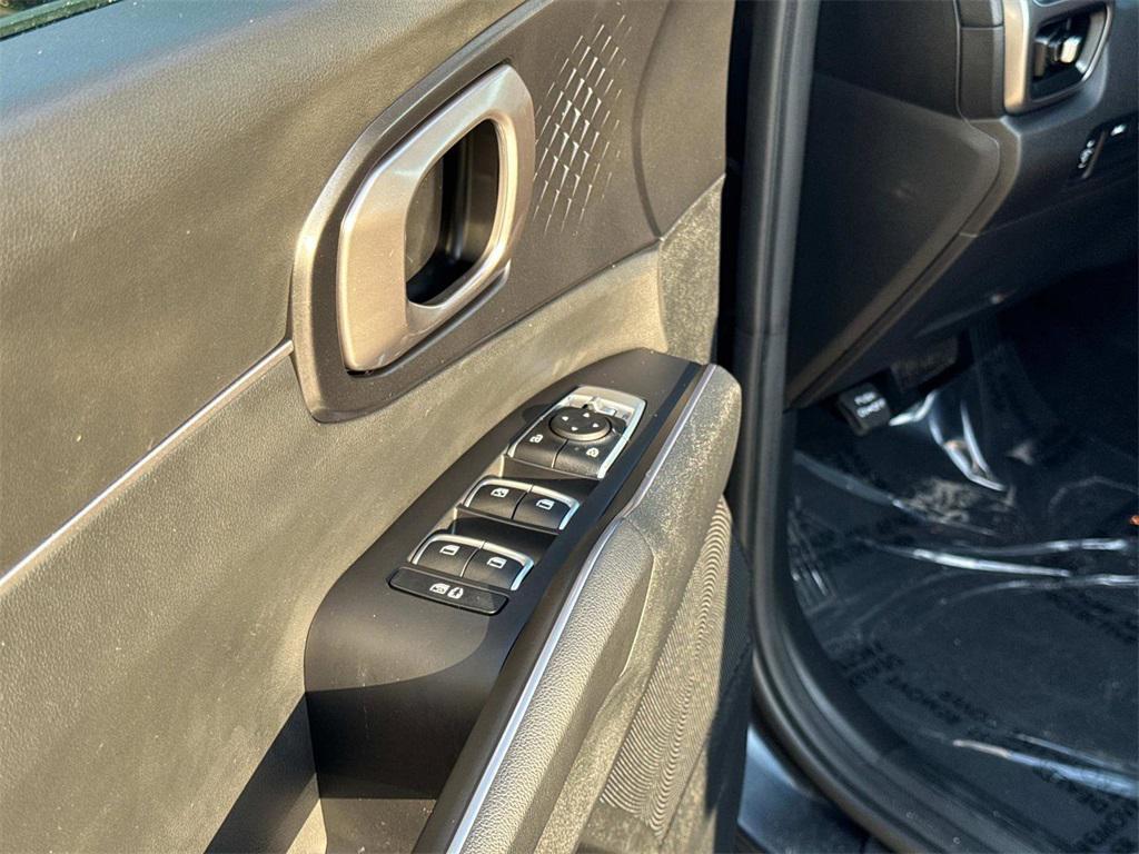 used 2023 Kia Sorento car, priced at $23,444