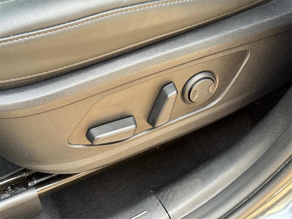 used 2024 Kia Sorento car, priced at $31,444