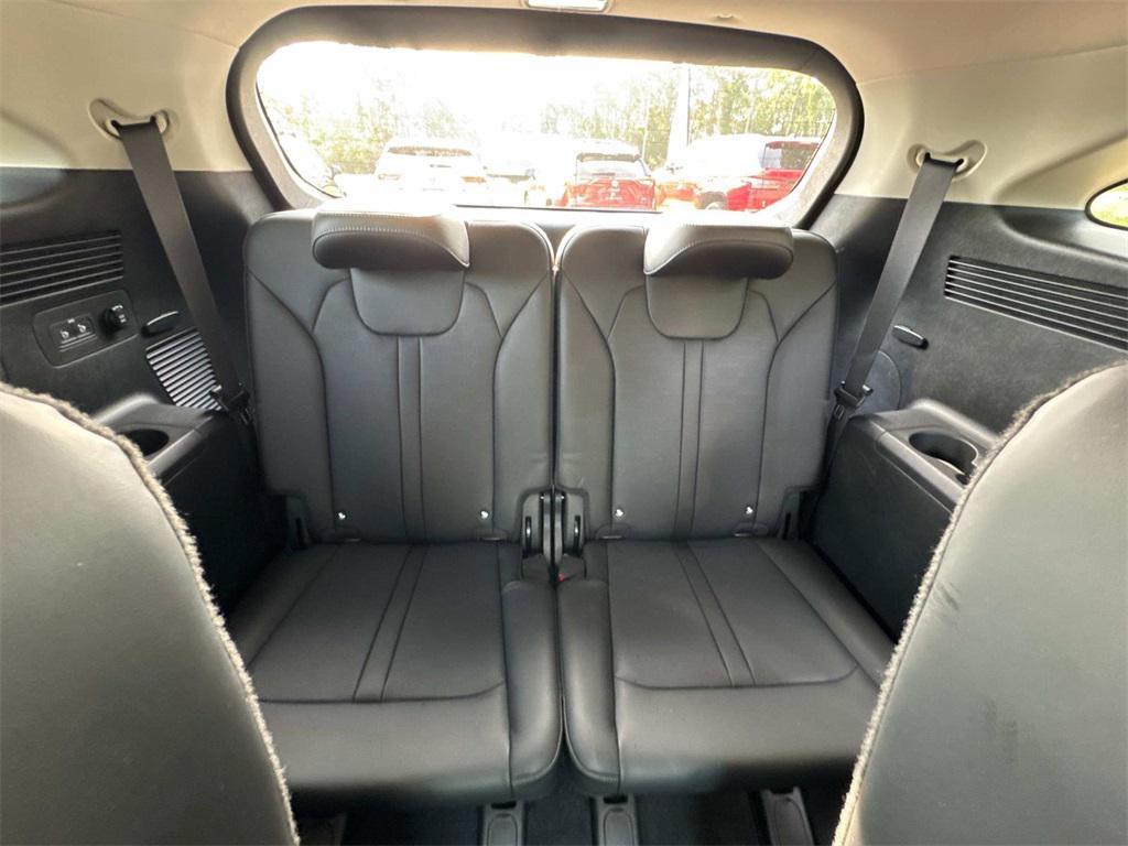 used 2024 Kia Sorento car, priced at $31,444