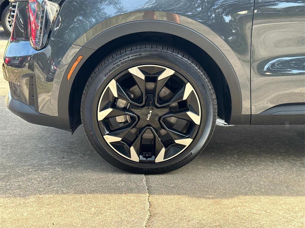 used 2024 Kia Sorento car, priced at $31,444