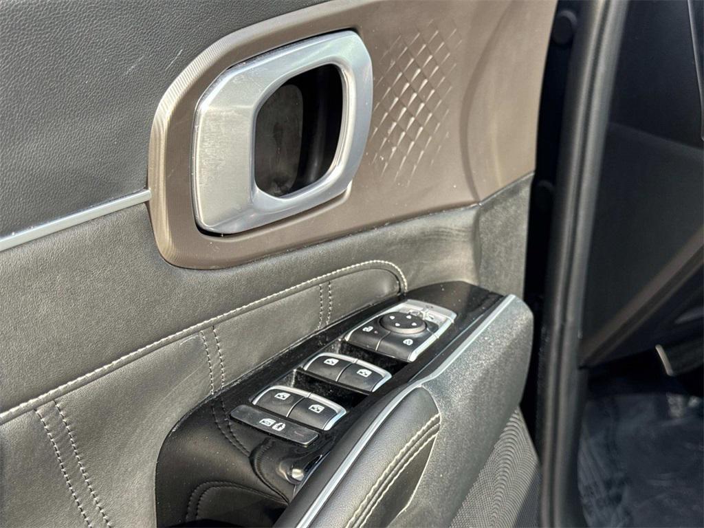 used 2024 Kia Sorento car, priced at $31,444