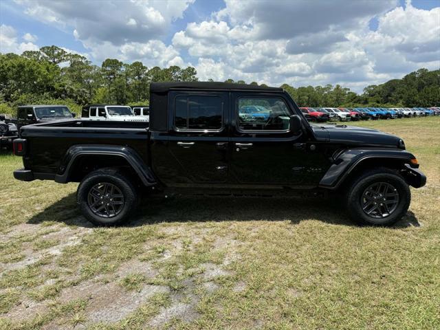 new 2024 Jeep Gladiator car, priced at $50,400