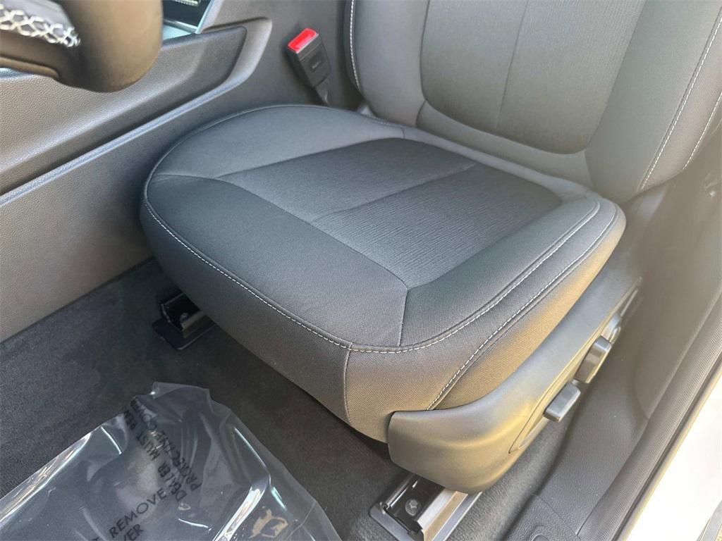 new 2025 Jeep Grand Cherokee car, priced at $41,575