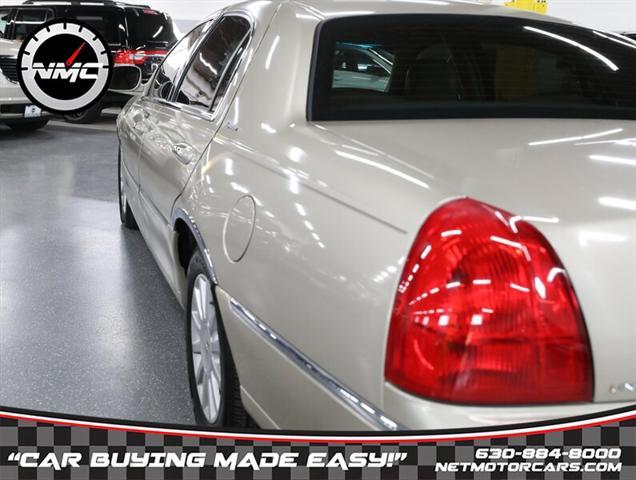 used 2007 Lincoln Town Car car, priced at $14,950