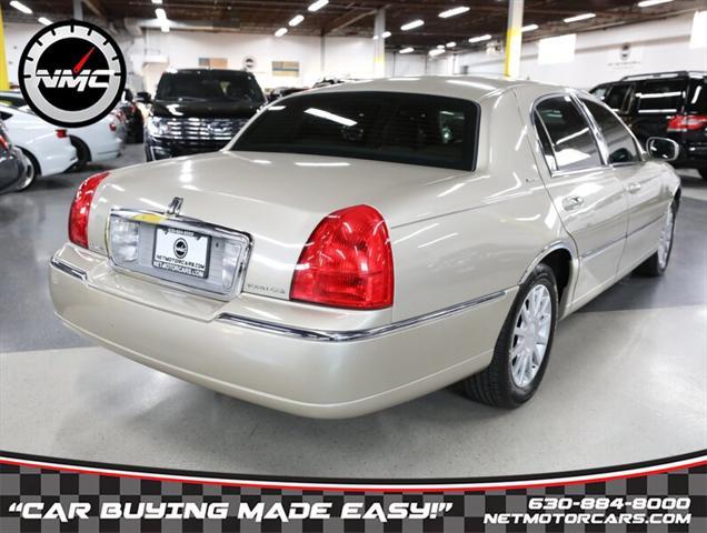 used 2007 Lincoln Town Car car, priced at $14,950