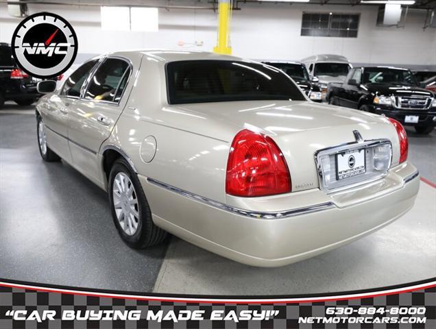 used 2007 Lincoln Town Car car, priced at $14,950