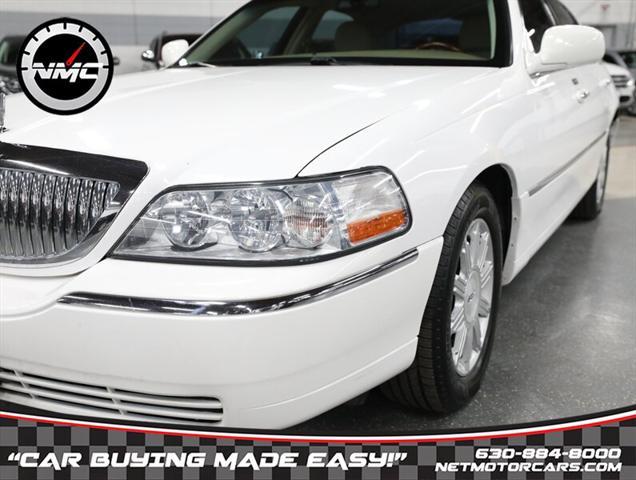 used 2009 Lincoln Town Car car, priced at $11,950