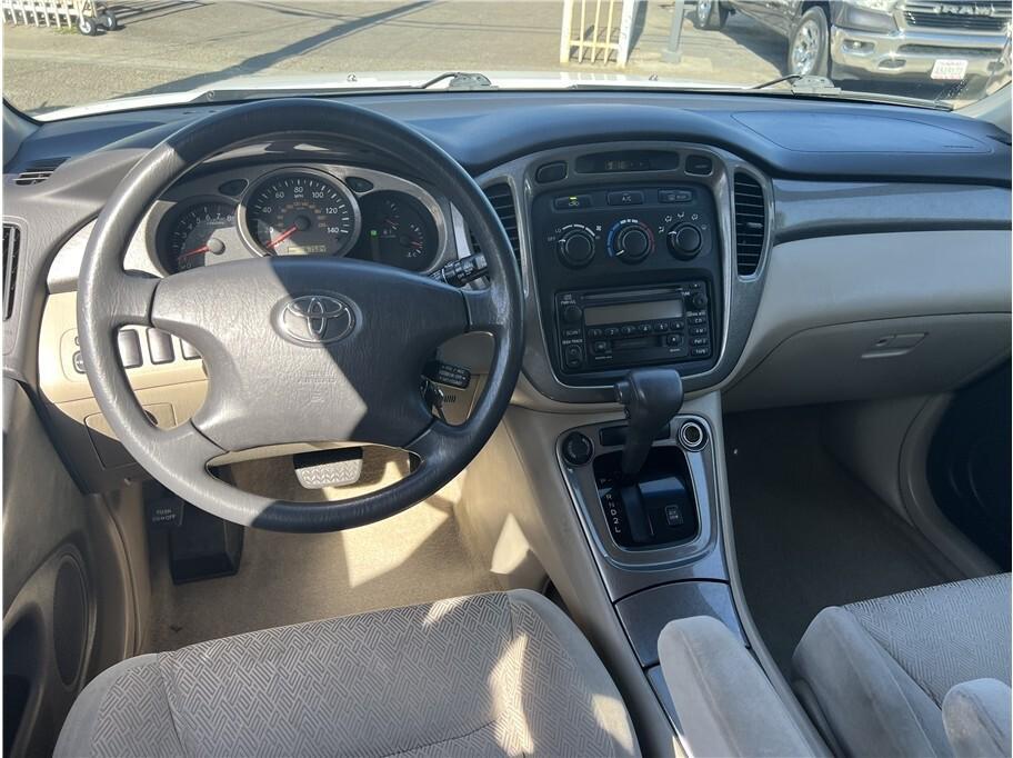 used 2002 Toyota Highlander car, priced at $10,995