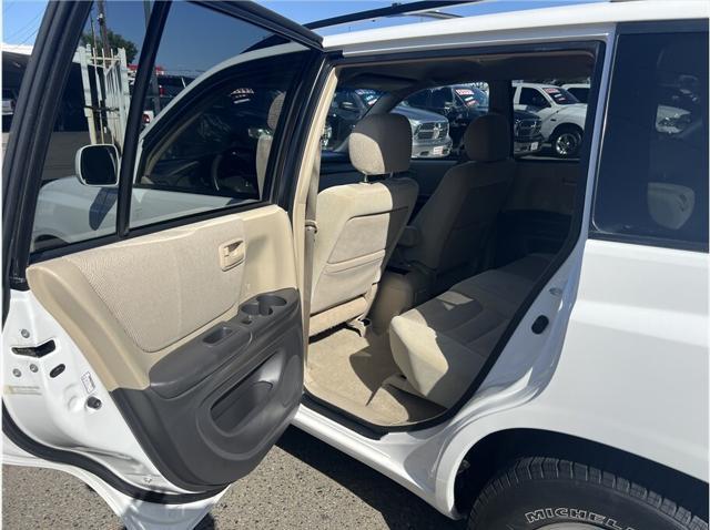 used 2002 Toyota Highlander car, priced at $10,995