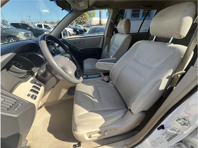 used 2002 Toyota Highlander car, priced at $10,995