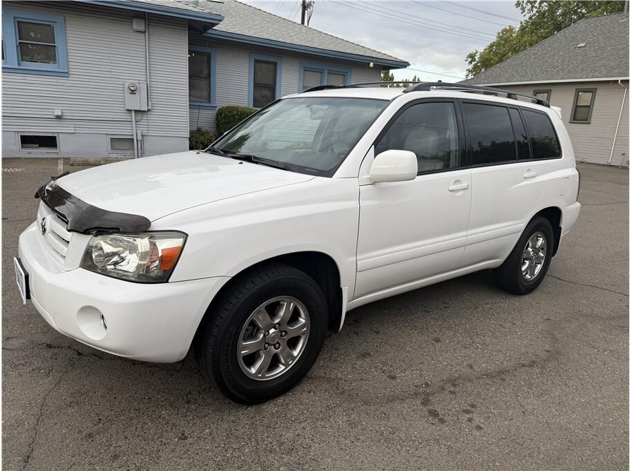 used 2004 Toyota Highlander car, priced at $7,995
