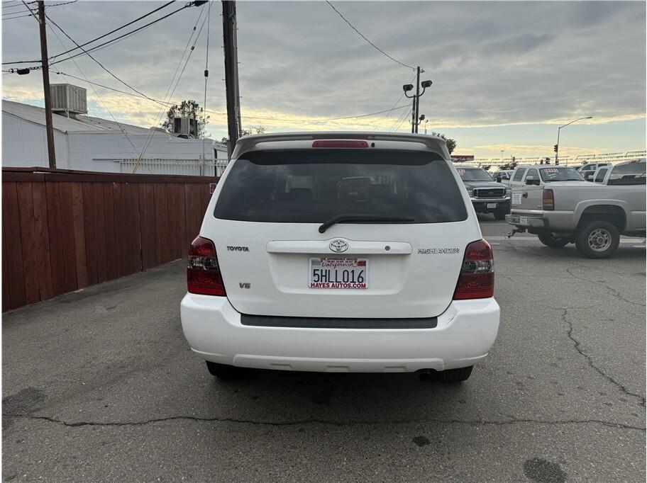 used 2004 Toyota Highlander car, priced at $7,995