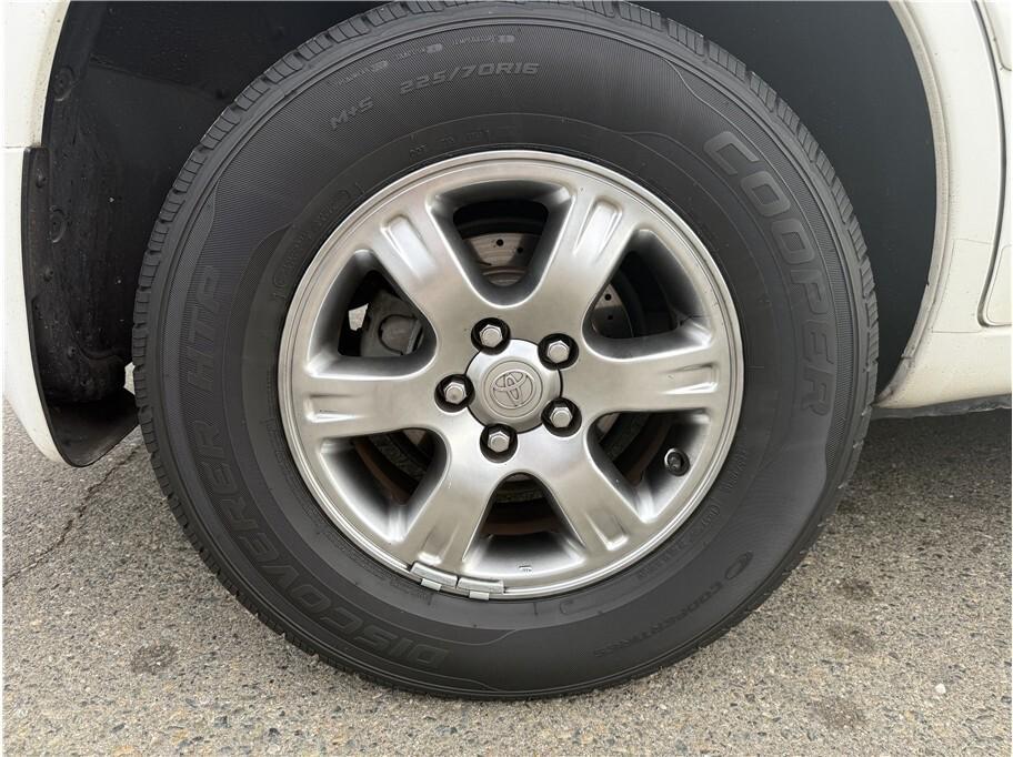 used 2004 Toyota Highlander car, priced at $7,995