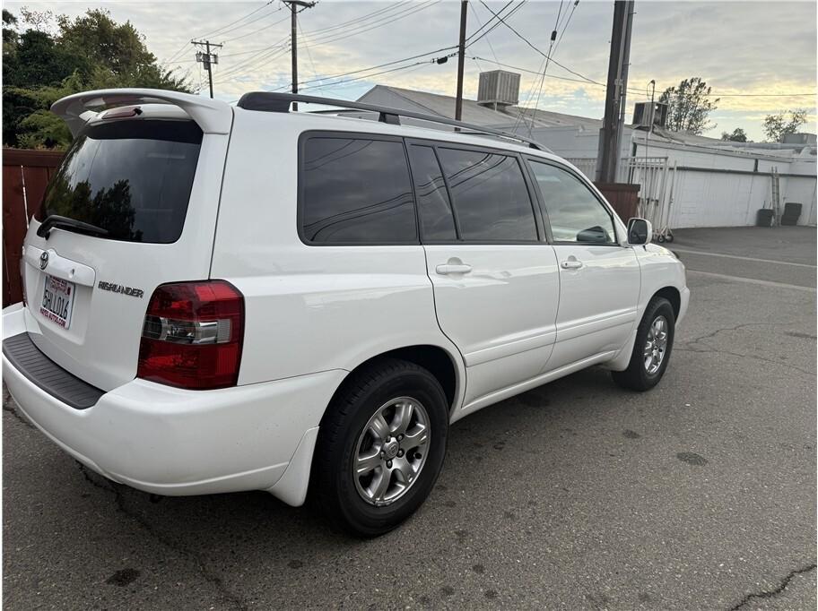 used 2004 Toyota Highlander car, priced at $7,995
