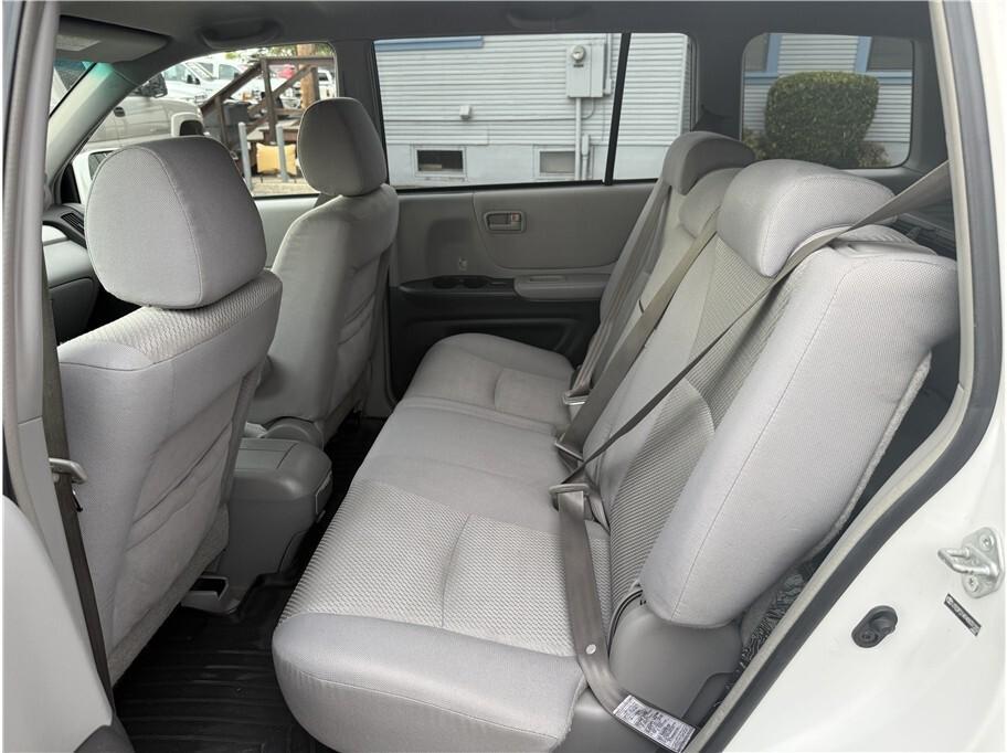 used 2004 Toyota Highlander car, priced at $7,995