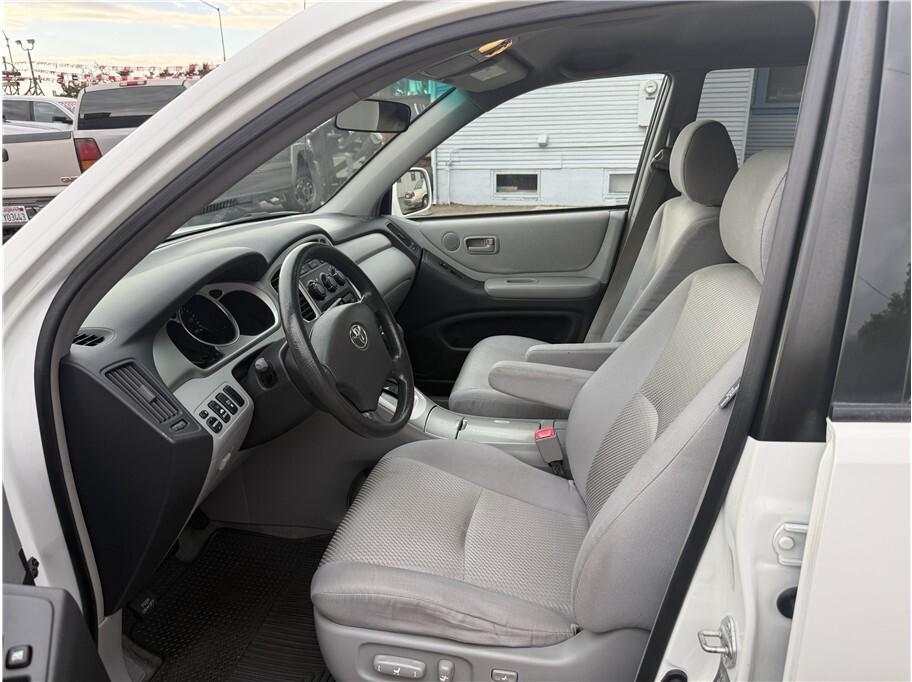 used 2004 Toyota Highlander car, priced at $7,995