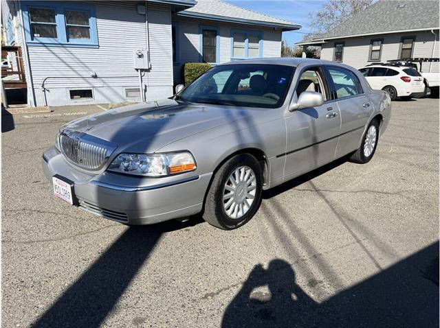 used 2005 Lincoln Town Car car, priced at $6,995