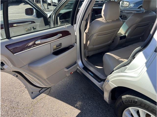 used 2005 Lincoln Town Car car, priced at $6,995