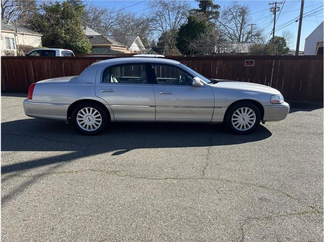 used 2005 Lincoln Town Car car, priced at $6,995