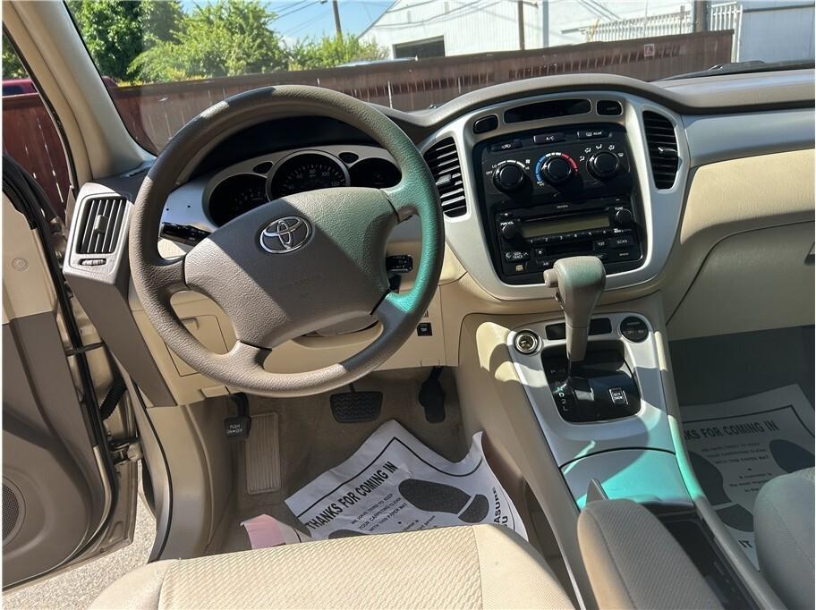 used 2006 Toyota Highlander car, priced at $8,995