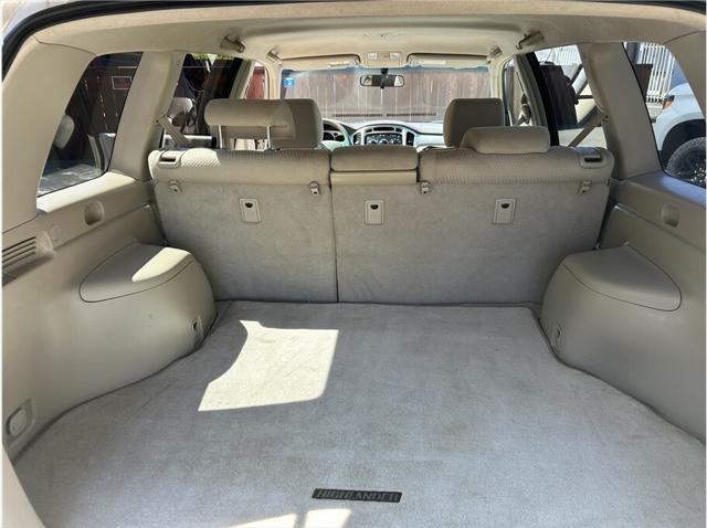 used 2006 Toyota Highlander car, priced at $8,995