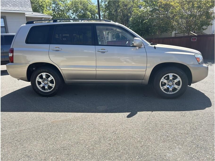 used 2006 Toyota Highlander car, priced at $8,995