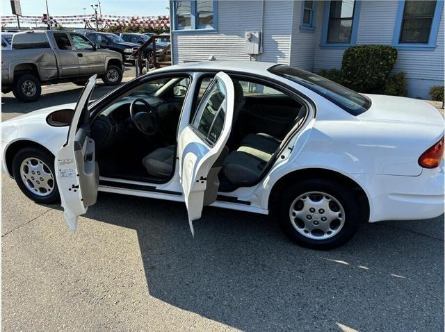 used 2002 Oldsmobile Alero car, priced at $5,995