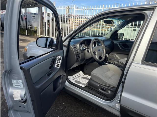 used 2005 Ford Escape car, priced at $3,995