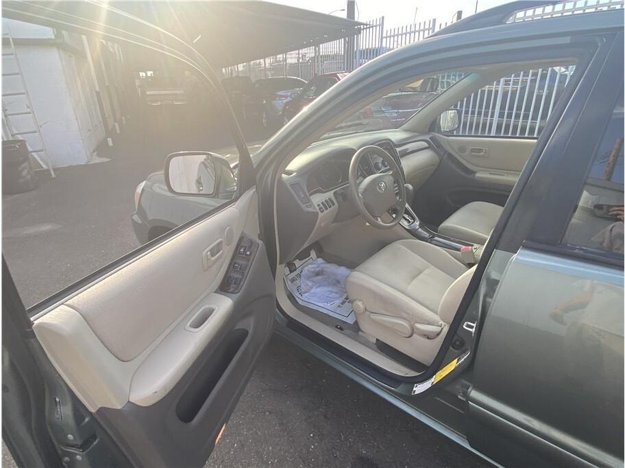 used 2007 Toyota Highlander car, priced at $7,995