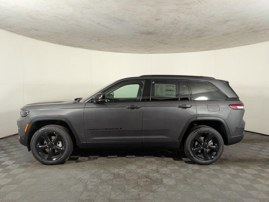 new 2025 Jeep Grand Cherokee car, priced at $50,704