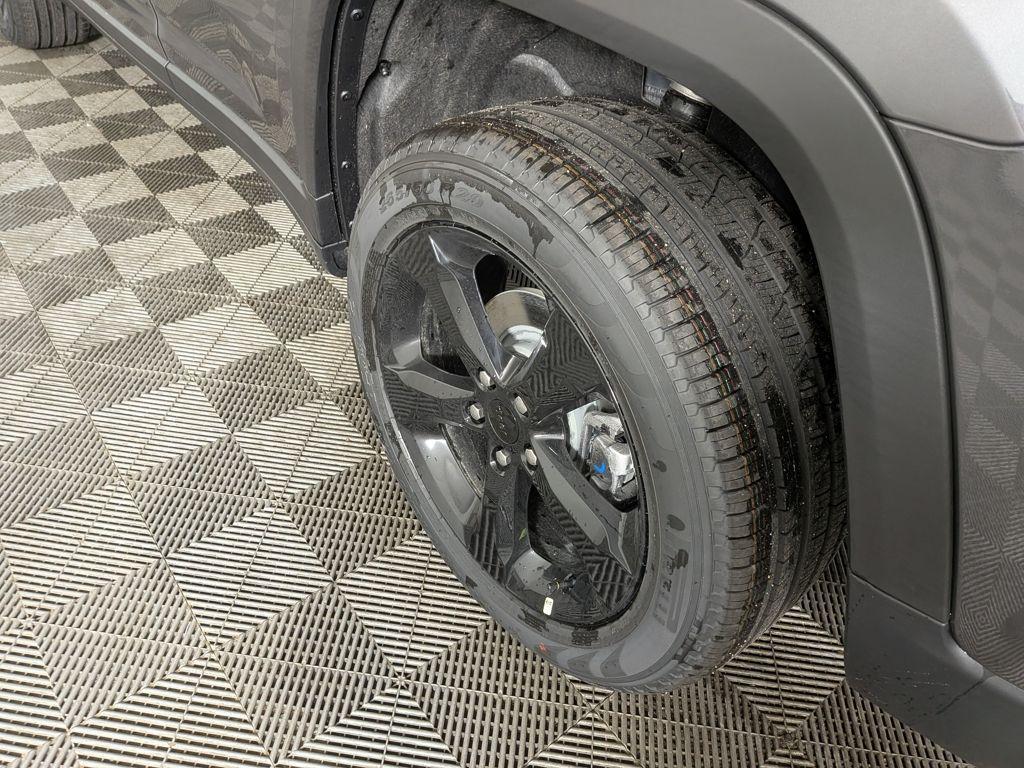 new 2025 Jeep Grand Cherokee car, priced at $50,704