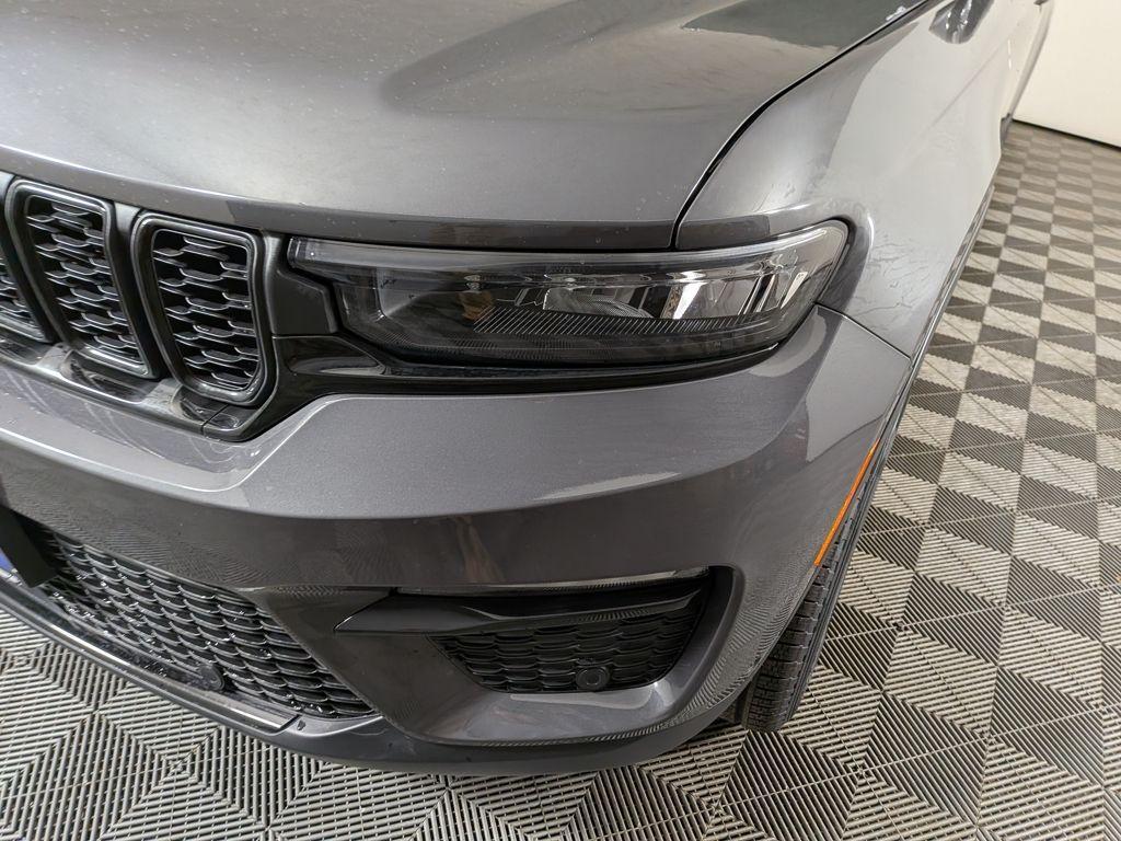 new 2025 Jeep Grand Cherokee car, priced at $50,704