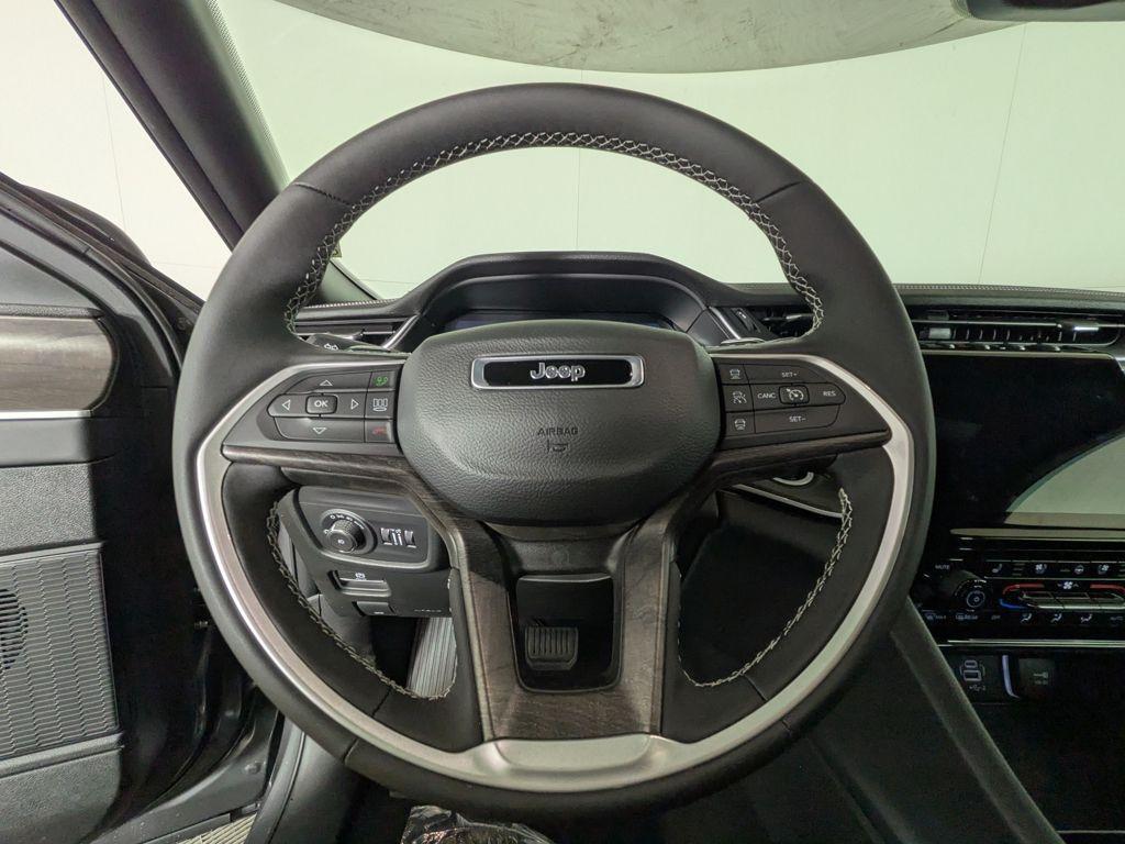 new 2025 Jeep Grand Cherokee car, priced at $50,704