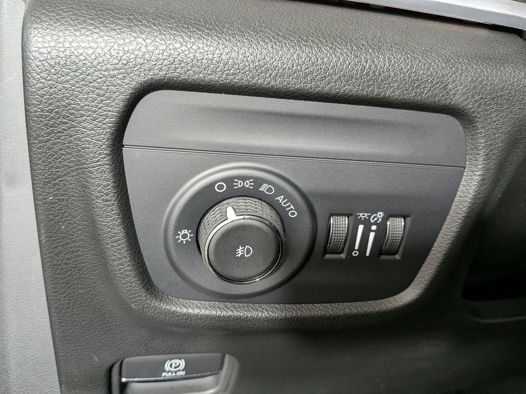 new 2025 Jeep Grand Cherokee car, priced at $50,704