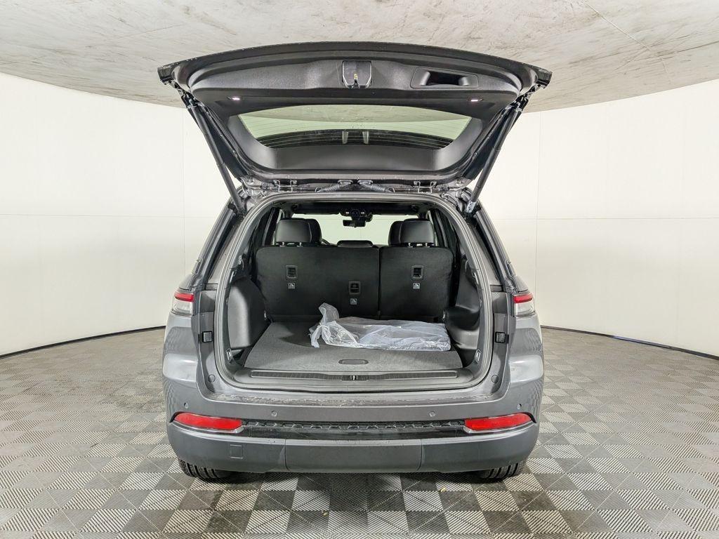 new 2025 Jeep Grand Cherokee car, priced at $50,704