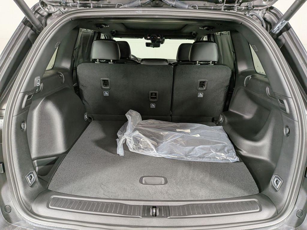new 2025 Jeep Grand Cherokee car, priced at $50,704