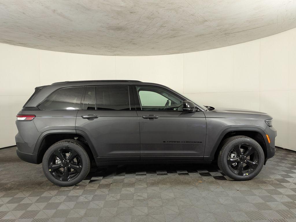 new 2025 Jeep Grand Cherokee car, priced at $50,704