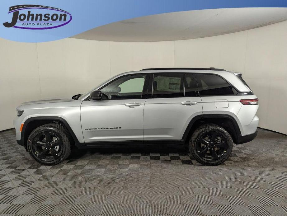 new 2025 Jeep Grand Cherokee car, priced at $43,903