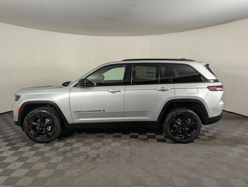 new 2025 Jeep Grand Cherokee car, priced at $44,880