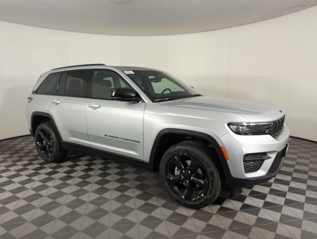 new 2025 Jeep Grand Cherokee car, priced at $44,880