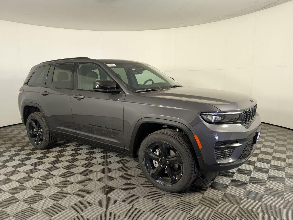 new 2025 Jeep Grand Cherokee car, priced at $44,880