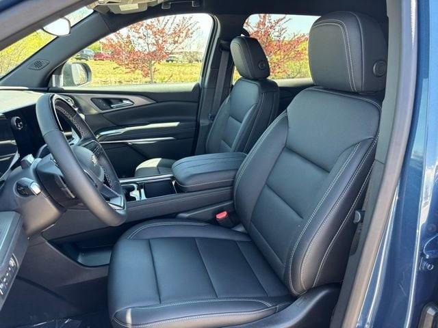 new 2025 Chevrolet Traverse car, priced at $50,229
