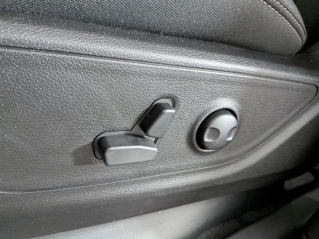 new 2025 Ram 1500 car, priced at $52,258