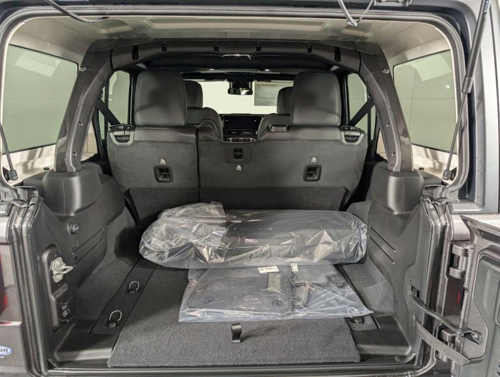 new 2025 Jeep Wrangler car, priced at $59,031