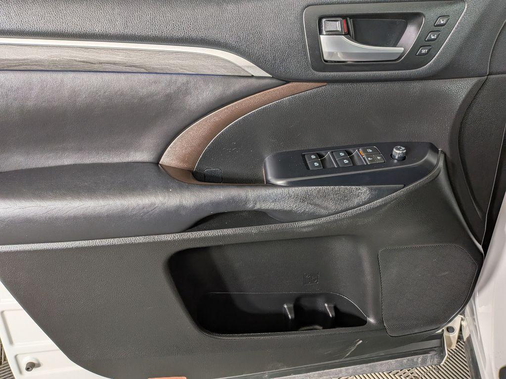 used 2018 Toyota Highlander car, priced at $27,488