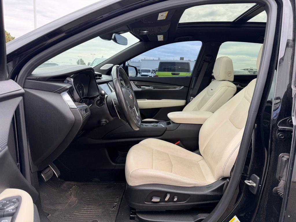 used 2021 Cadillac XT5 car, priced at $29,988