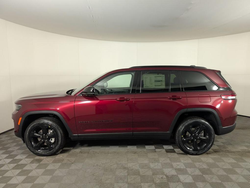 new 2025 Jeep Grand Cherokee car, priced at $52,338