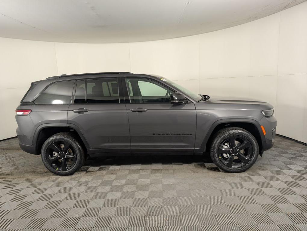 new 2025 Jeep Grand Cherokee car, priced at $47,491