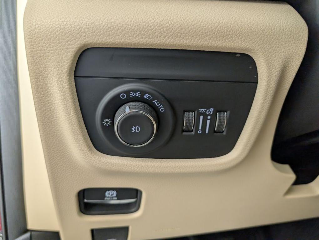 used 2024 Jeep Grand Cherokee car, priced at $34,988