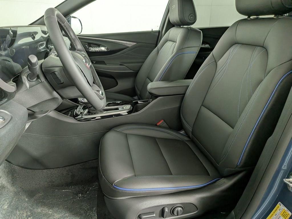 new 2025 Buick Envista car, priced at $27,521
